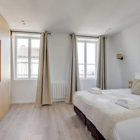 Apartment Bluestay 38 - Charmant Duplex A Paris